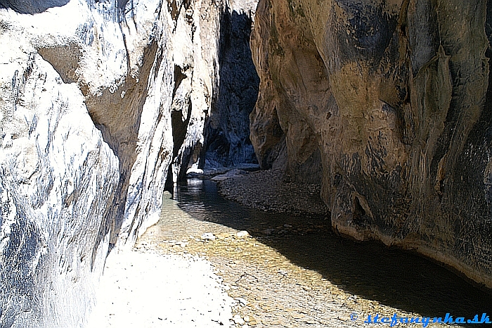 Sarakina Gorge, cestou dolu