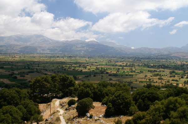 Planina Lasithi, Kréta. Z parkoviska nad Psychrom