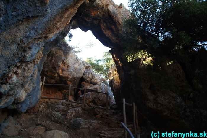 Platania gorge, Kréta, Stefanynka - Koniec druhej časti  - jaskyňa. Odtiaľto začínal technicky trochu náročnejší úsek až po Vyhliadku nad roklinou