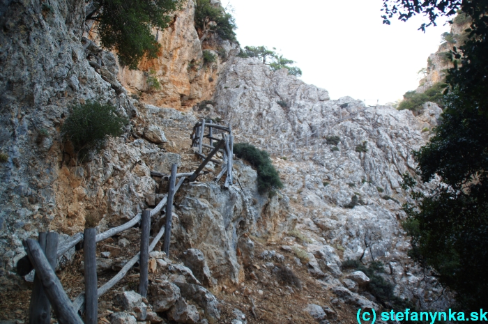 Platania gorge, Kréta, Stefanynka - Platanias gorge bola pomerne dobre vybudovaná, väčšinou viedla v pevnom kameni