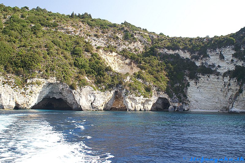 Paxos - asi Ahai cave. Jaskyne pre ponorku, pre posádku a pre kapitána :-)