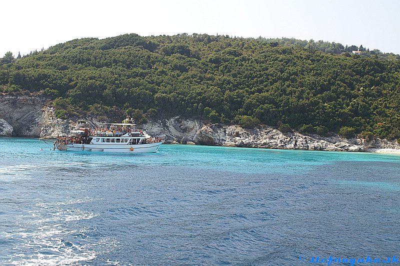 Paxos. Druhá lagúna so žralokom (pred loďou)