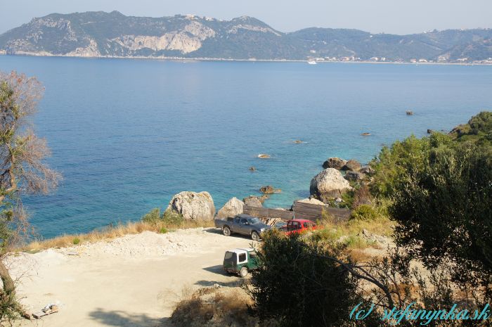 Kalderimi, Agios georgios ton Pagi, Korfu. Pohľad spoza Fisherman cabins (ten nie je vidieť)