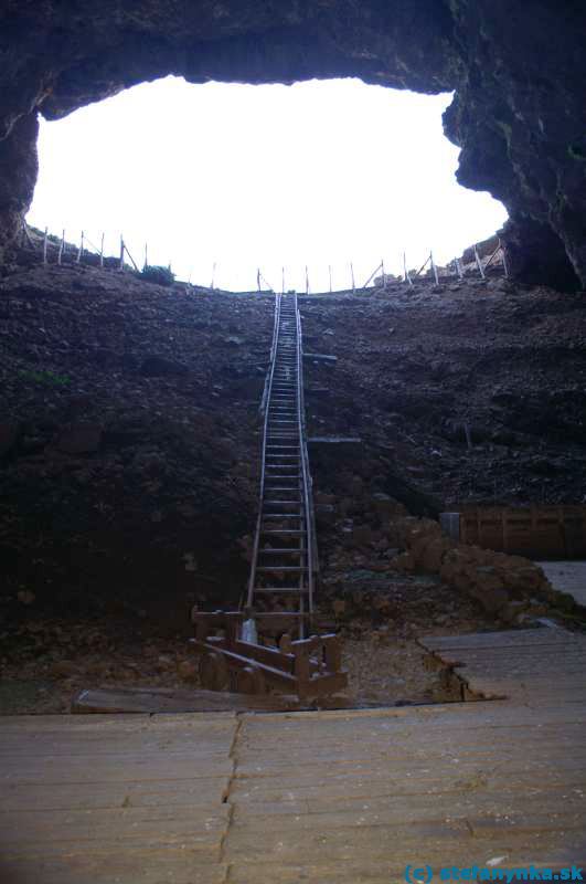 Diova Jaskyňa (Zeus cave na planine Nida (pohľad zvnútra)