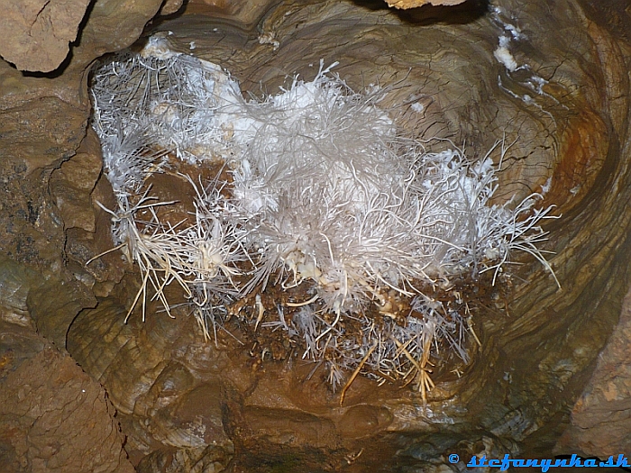 Ochtinská aragonitová jaskyňa (2007). Aragonit