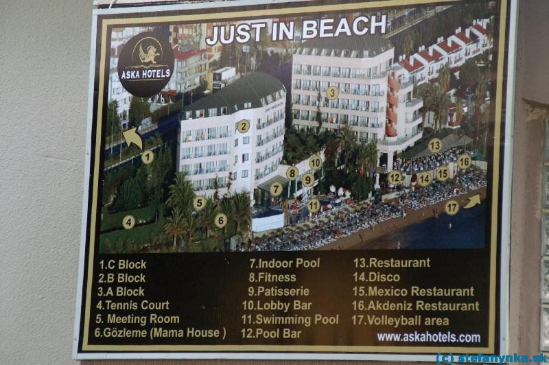 Rozmiestnenie hlavného príslušenstva hotela Aska Just in Beach. Na obrázku nie je budova C, ktorá je až za hlavnou cestou