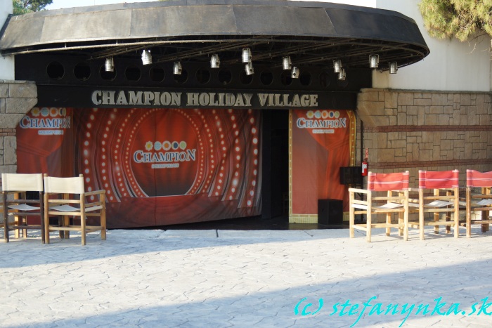 Champion Holiday Village. Theatro