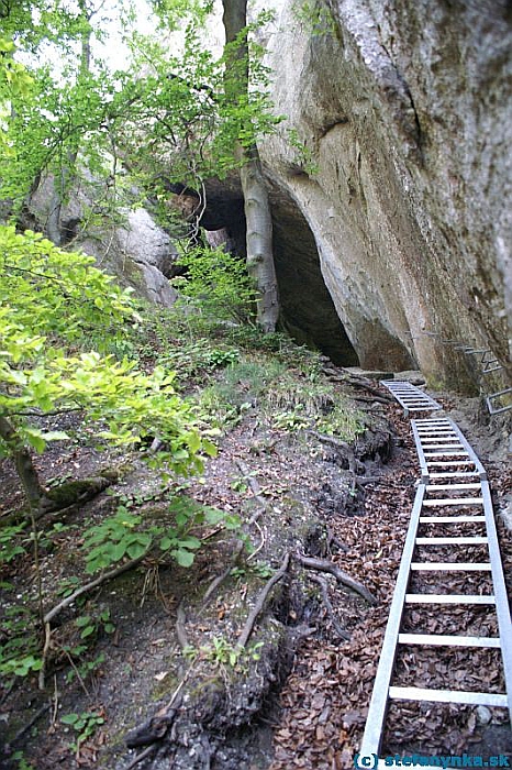 Súľov - Dračia jaskyňa. Odbočka zo žltej trasy z Lúky pod Roháčom