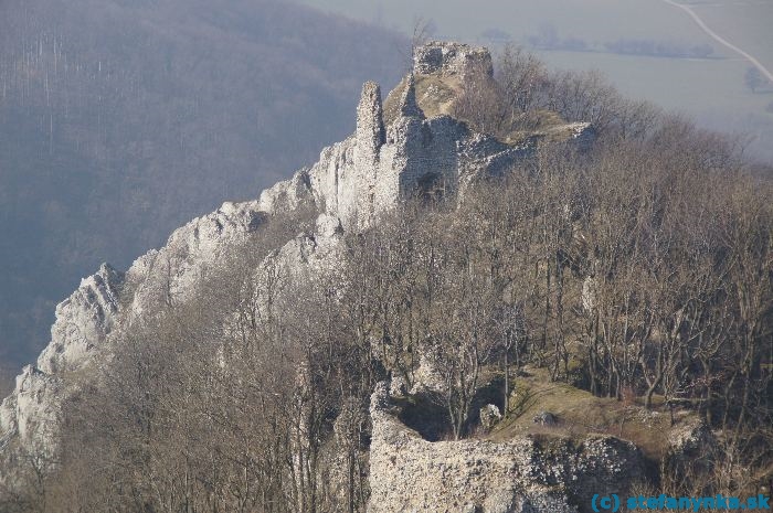 Ostrý kameň - hrad