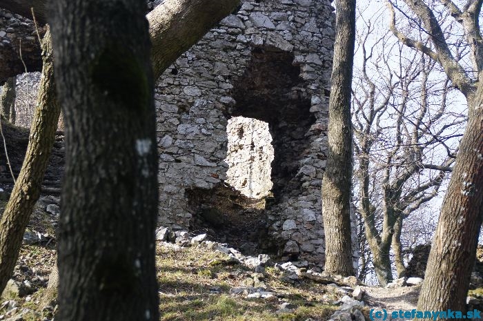 Ostrý kameň - hrad