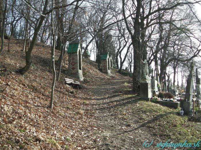 Kalvária s Arborétom i cintorínom v Doľanoch