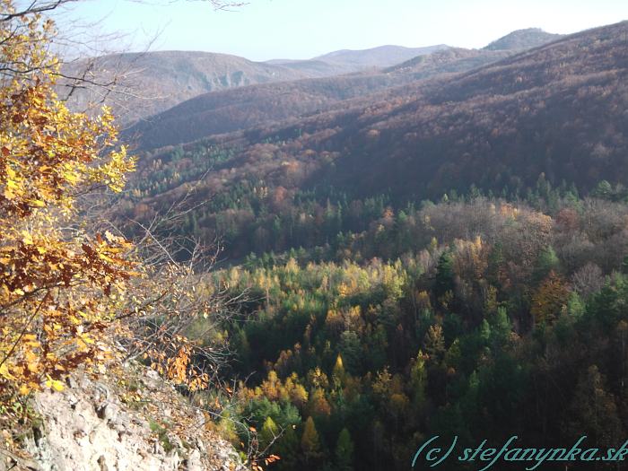 Kečka - pohľad na Kapitulské bralá a Štiavnicke vrchy