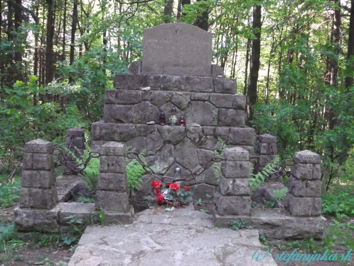 Dibrovov pomník