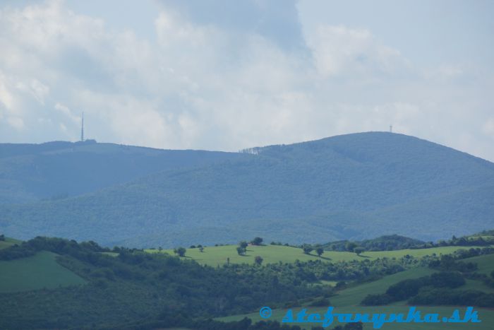 Veľká Javorina (vľavo) a Jelenec - veže