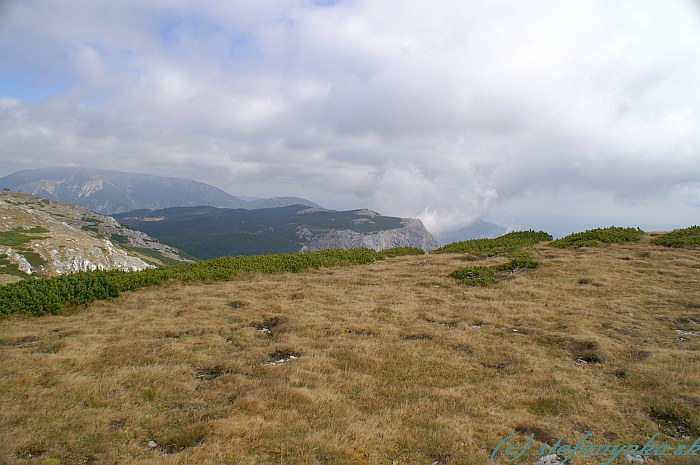 Predigtstuhl (pohorie Schneeberg je v pozadí vľavo)