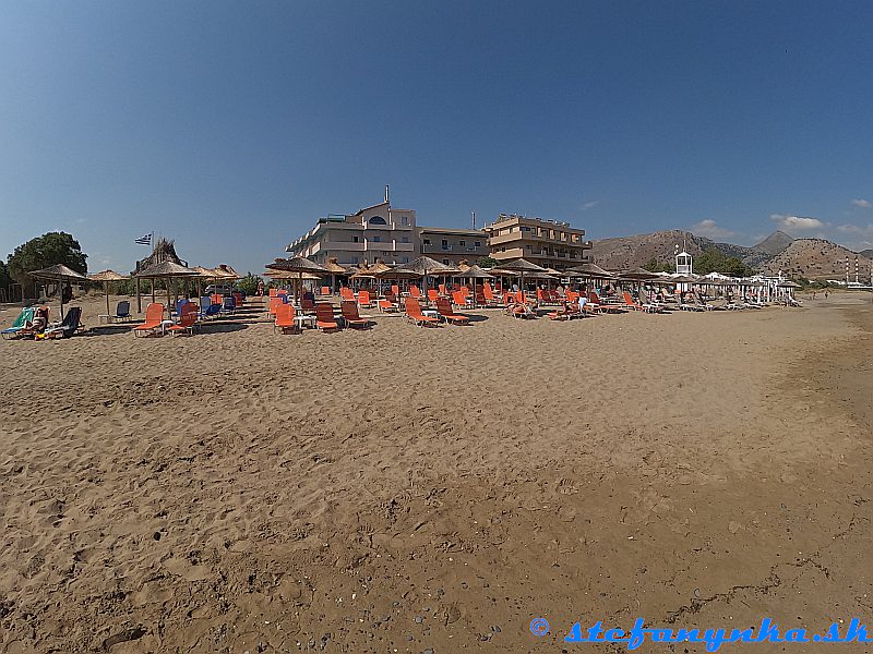 Amoudara, Dessole Dolphin Bay, 2022. Počas nášho príhodu. Hotel vľavo od Dolphinu. Nájdi hlavný rozdiel oproti predchádzajúcej fotke.