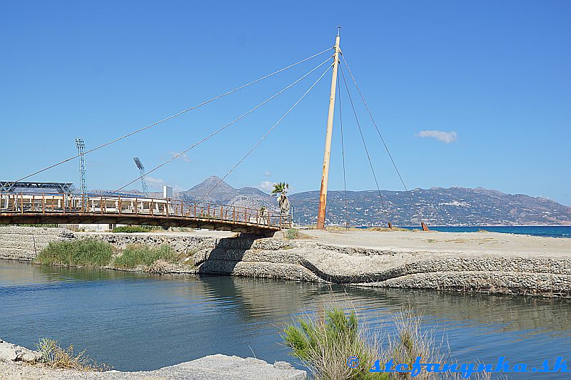 Heraklion. Zavretý most, štadión a Stroumboulas v pozadí