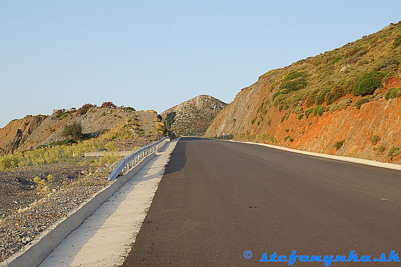 Nová cesta nad Voulismeno Aloni smerom ku kostolíku Agios Georgios