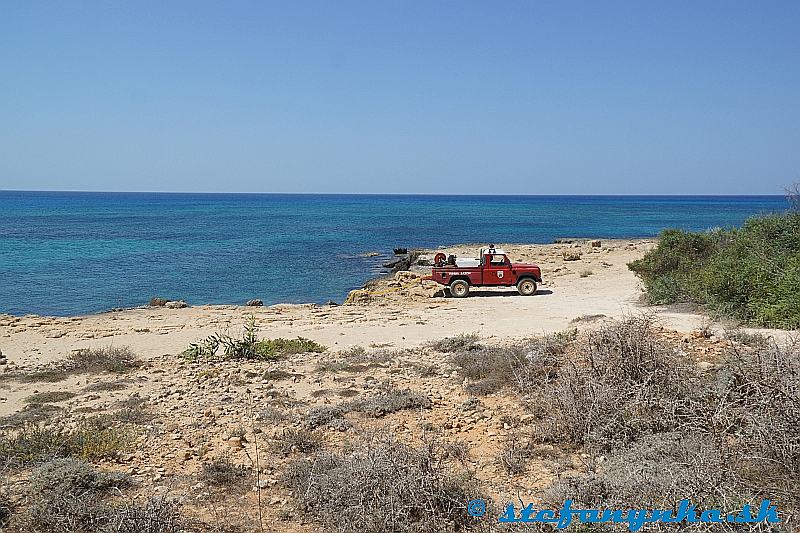 Medzi Limnara beach a Sea caves