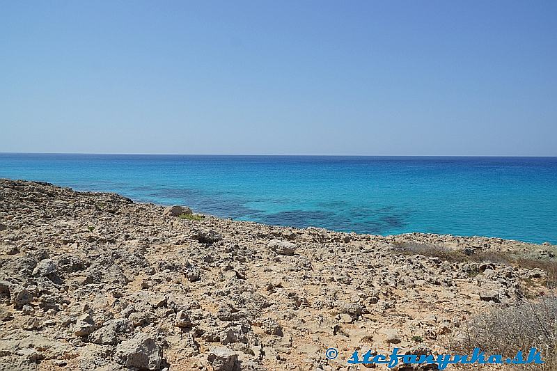 Pri Sea caves medzi Agia Napa a Capo Greko