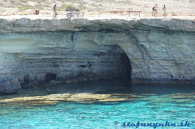 Sea caves medzi Agia Napa a Capo Greko