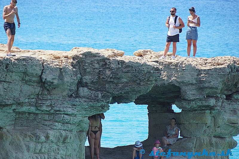 Sea caves medzi Agia Napa a Capo Greko