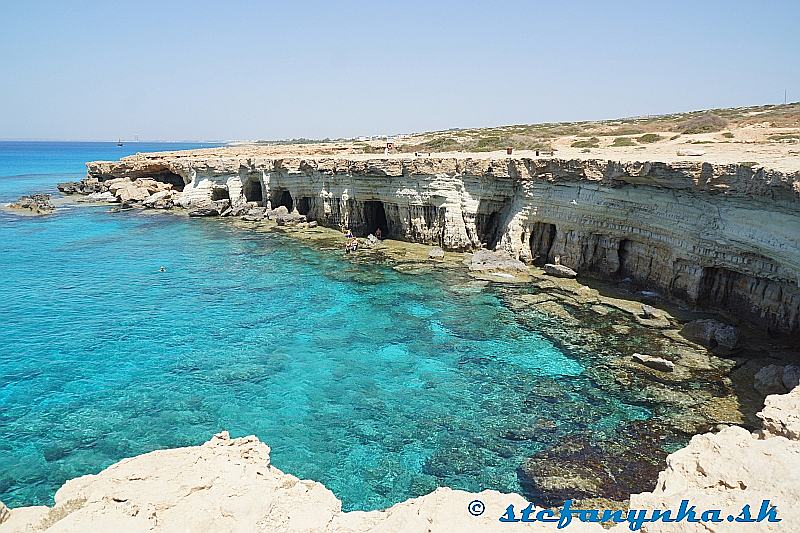 Sea caves medzi Agia Napa a Capo Greko