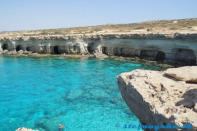 Sea caves medzi Agia Napa a Capo Greko