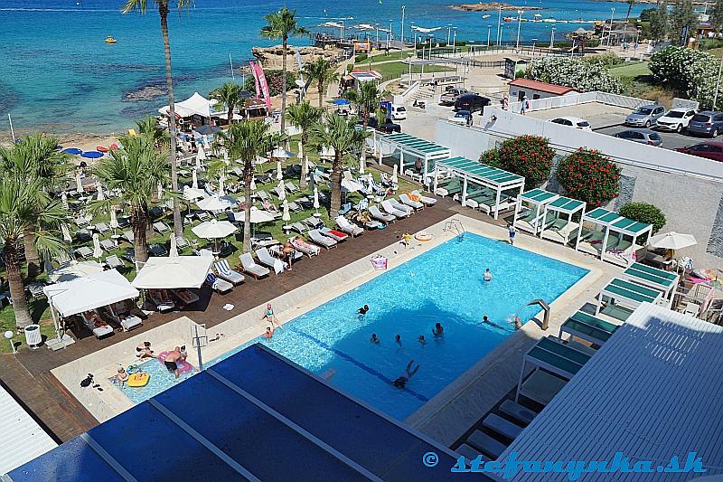 Hotel Silver Sands, Protaras, Cyprus - výhľad na bazén a pláž