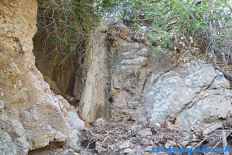 Roklina Spiliotissa (Rechtra gorge)