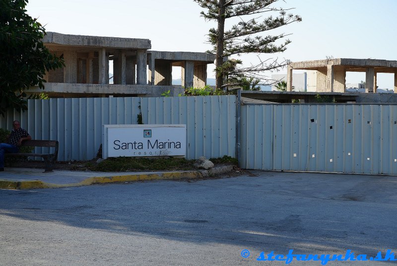 Amoudara, Kréta. Bývalý hotel Santa Marina
