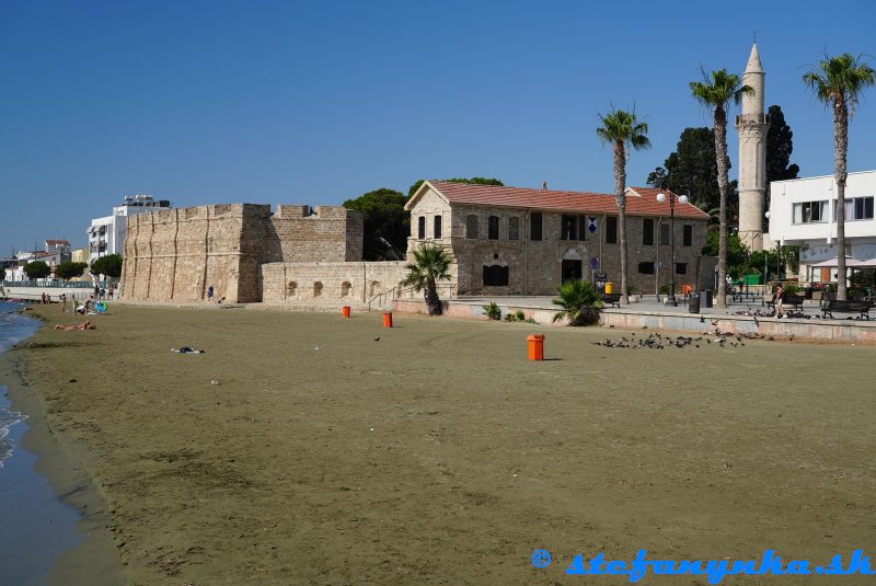 Larnaka. Medieval fort alebo tiež stredoveká pevnosť Larnaka. Medieval fort alebo tiež stredoveká pevnosť