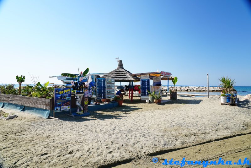 Stredisko vodných radostí pred hotelom Sandy Beach, Larnaka 2026 Stredisko vodných radostí pred hotelom Sandy Beach, Larnaka 2026