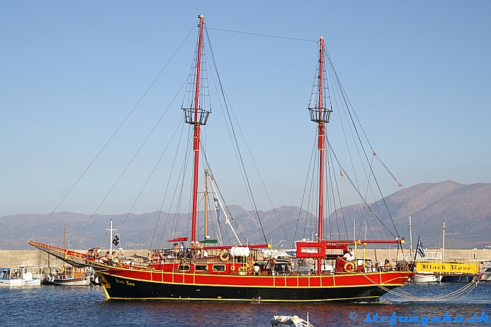 Koniec Čiernej ruže (alebo aspoň koniec pirátskej plavby) v prístave Hersonisos