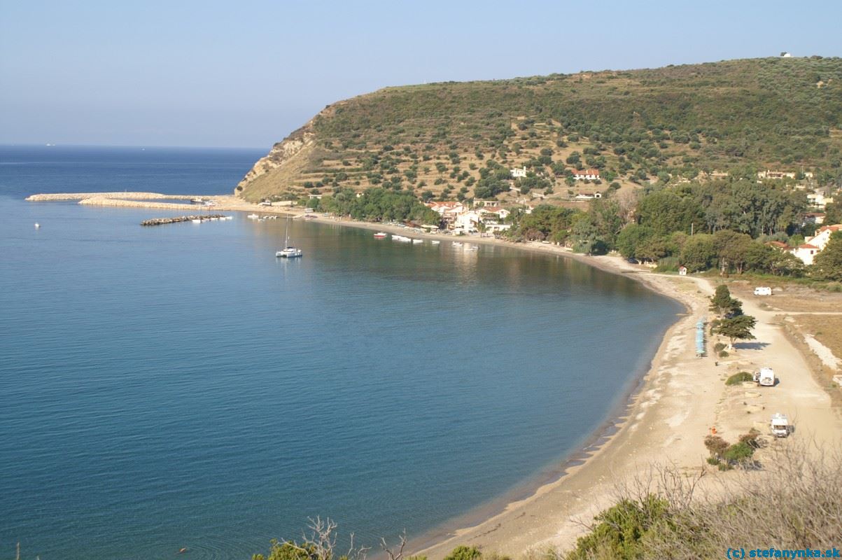 Kefalonia. Pohľad na pláž Kato Kateleios na ceste z Argostoli do strediska Skala.