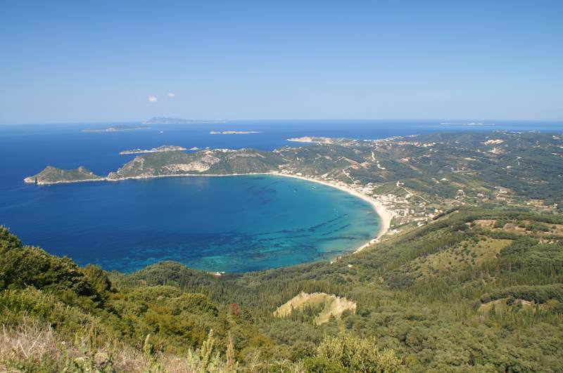 Korfu. Agios Georgios north. Pohľad z vyhliadky na príjazdovej ceste