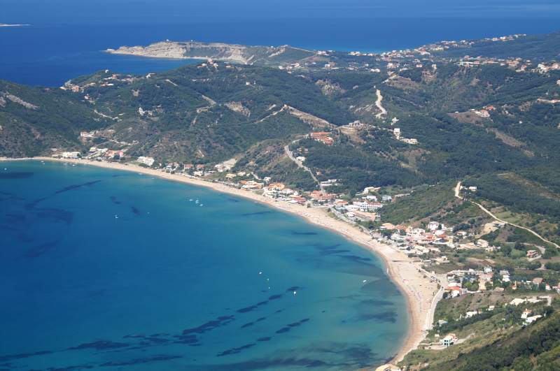 Korfu. Agios Georgios north (prvý záliv). Druhý záliv je Agios Stefanos