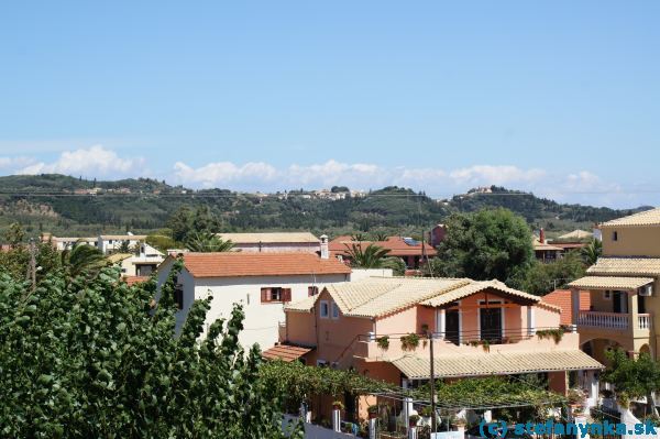 Výhľad na dedinku Argirades (na horizonte)