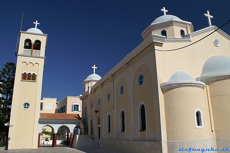 Kos. Kostol neďaleko autobusovej stanice a Agory