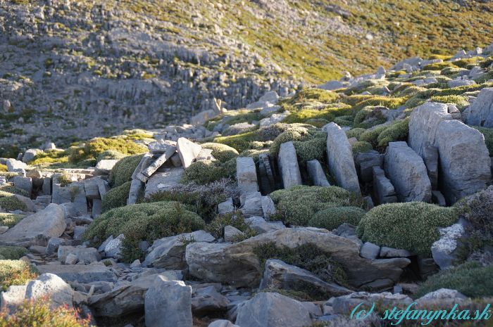 Psiloritis, Kréta: chodník viedol po tých vertikálnych skalách