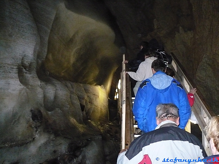 Dobšinská ľadová jaskyňa (2007). Cesta cez horu ľadu