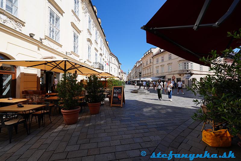 Bratislava. Ventúrska ulica, pohľad smerom na Michalskú vežu
