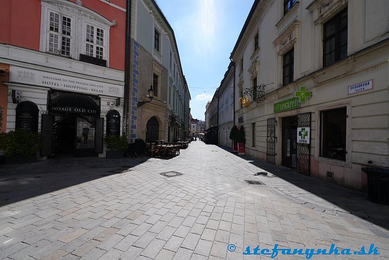 Bratislava. Z Michalskej k Slovenskému národnému divadlu