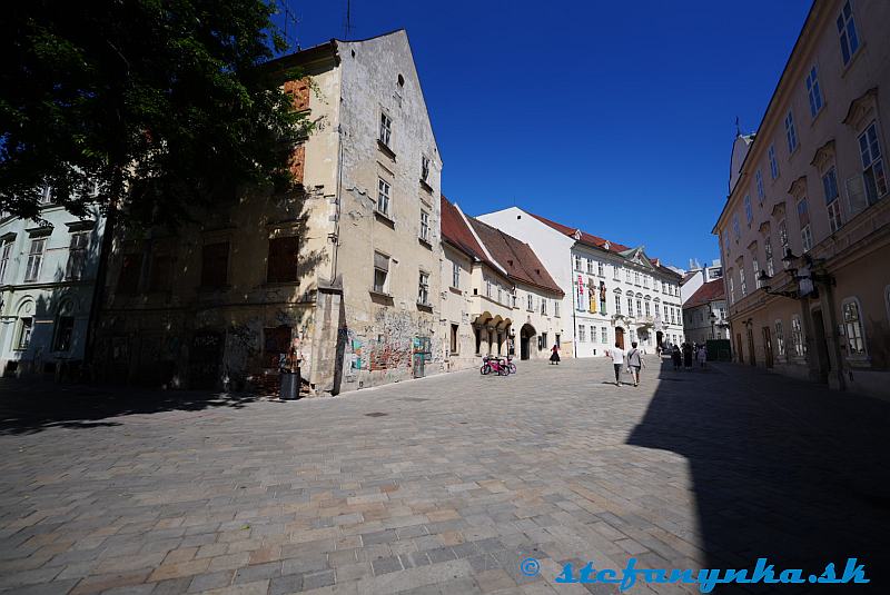 Bratislava. Františkánske námestie