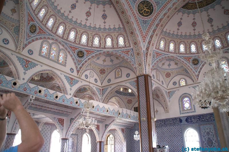 Výzdoba stropu mešity v Manavgate