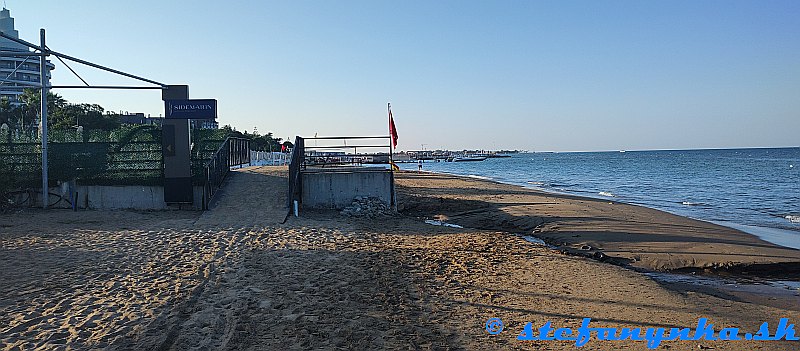 Pláž západne od hotela Nerton, Side, Turecko 2025 Pláž západne od hotela Nerton, Side, Turecko 2025