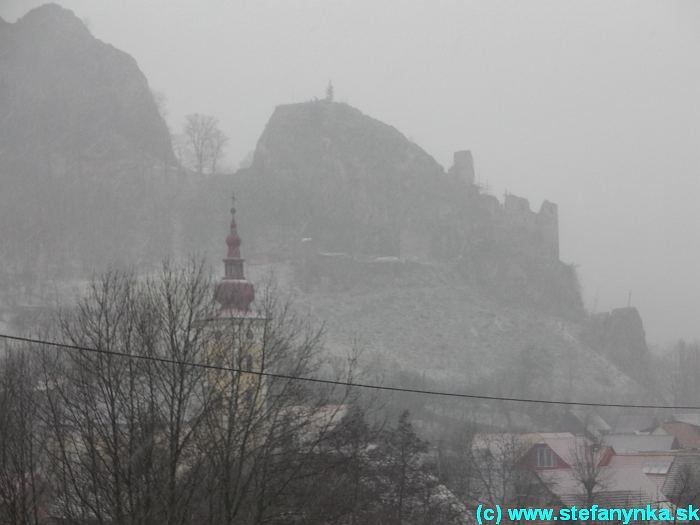 Lednica a Lednické bradlá s hradom Lednica