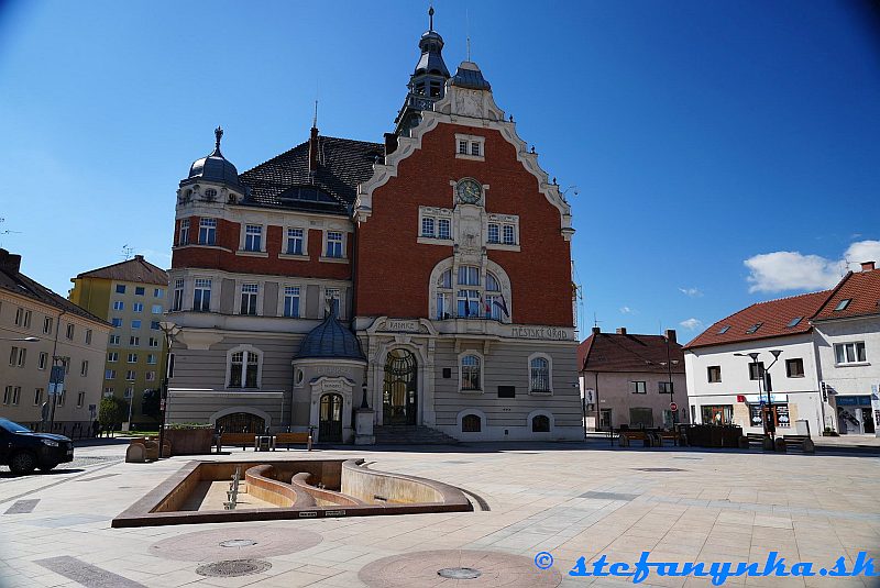 Hodonín. Masarykovo námestie a Radnica (Mestský úrad)